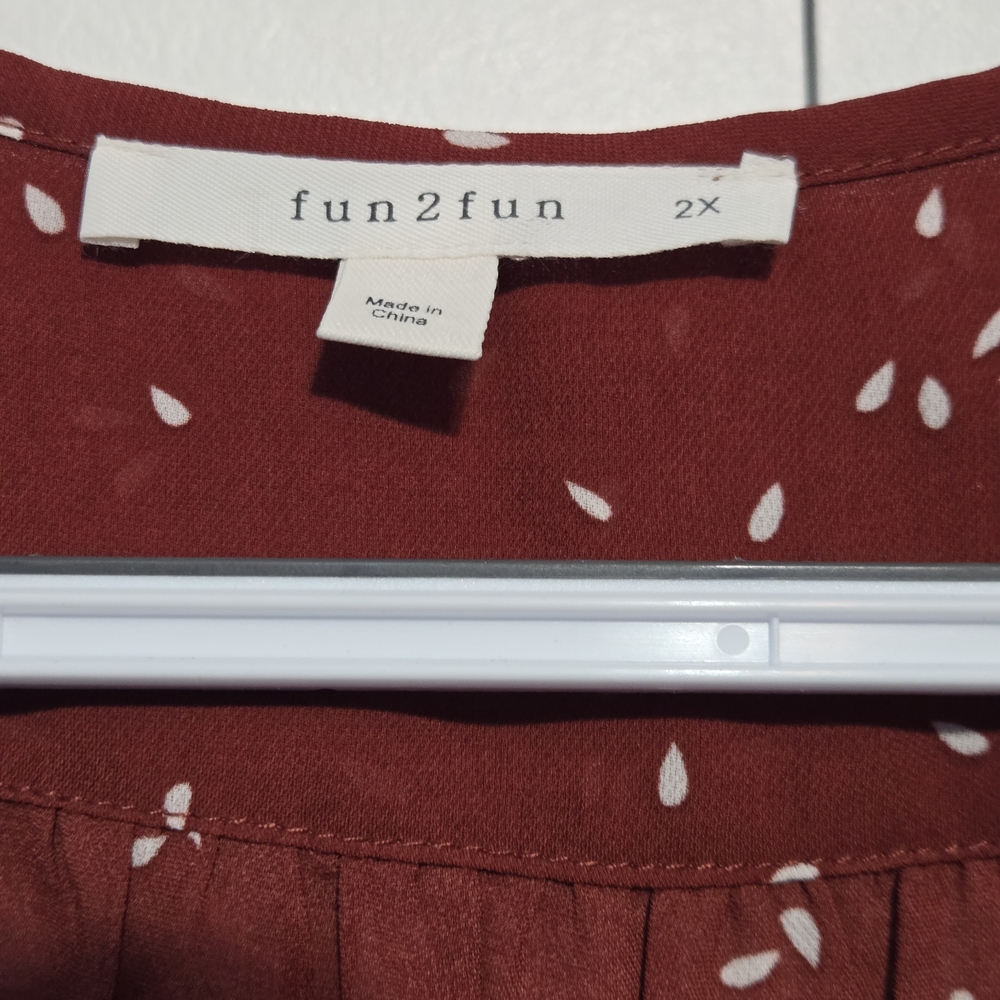 ❤️ Fun 2 Fun Rust Red Blouse with White Pattern - Picture 2 of 5